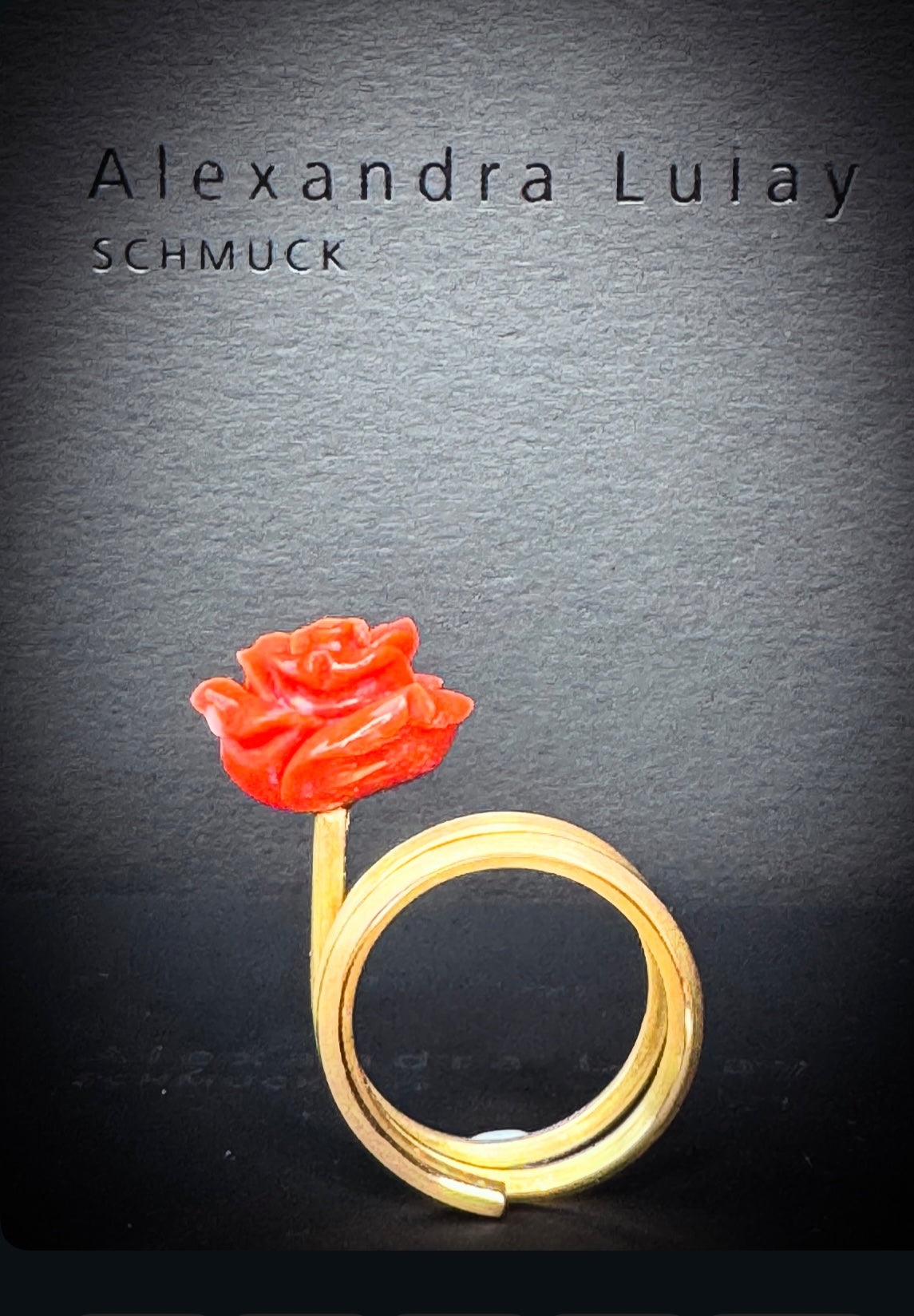 Ring mit orange-roter Korallrose