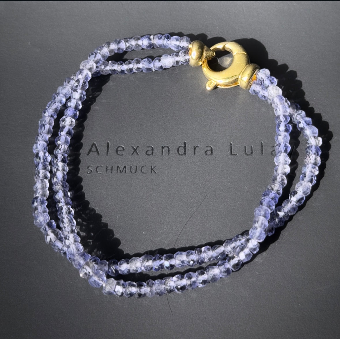 Armschmuck mit Iolith
