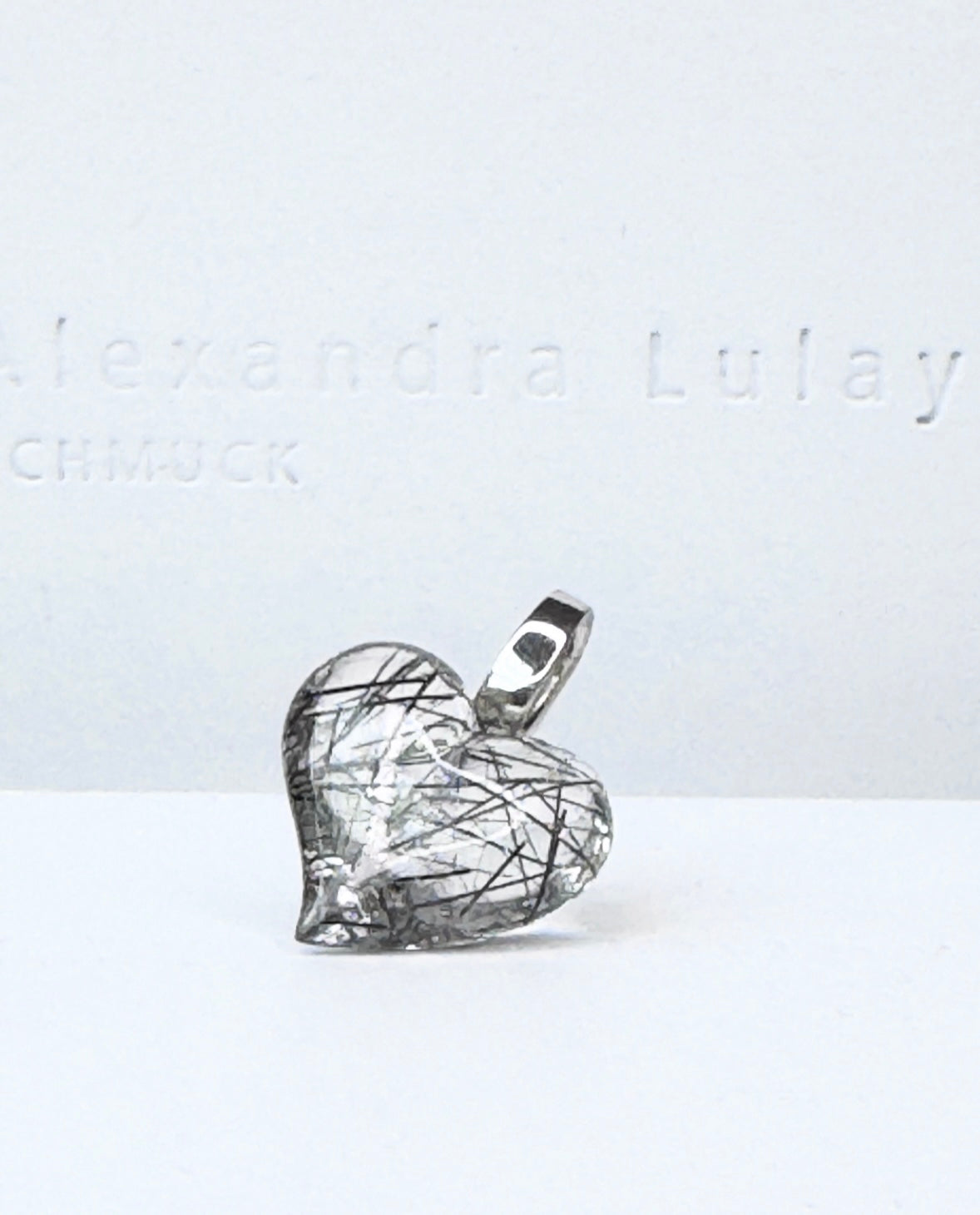 Halsschmuck mit Herz aus Turmalin-Quarz