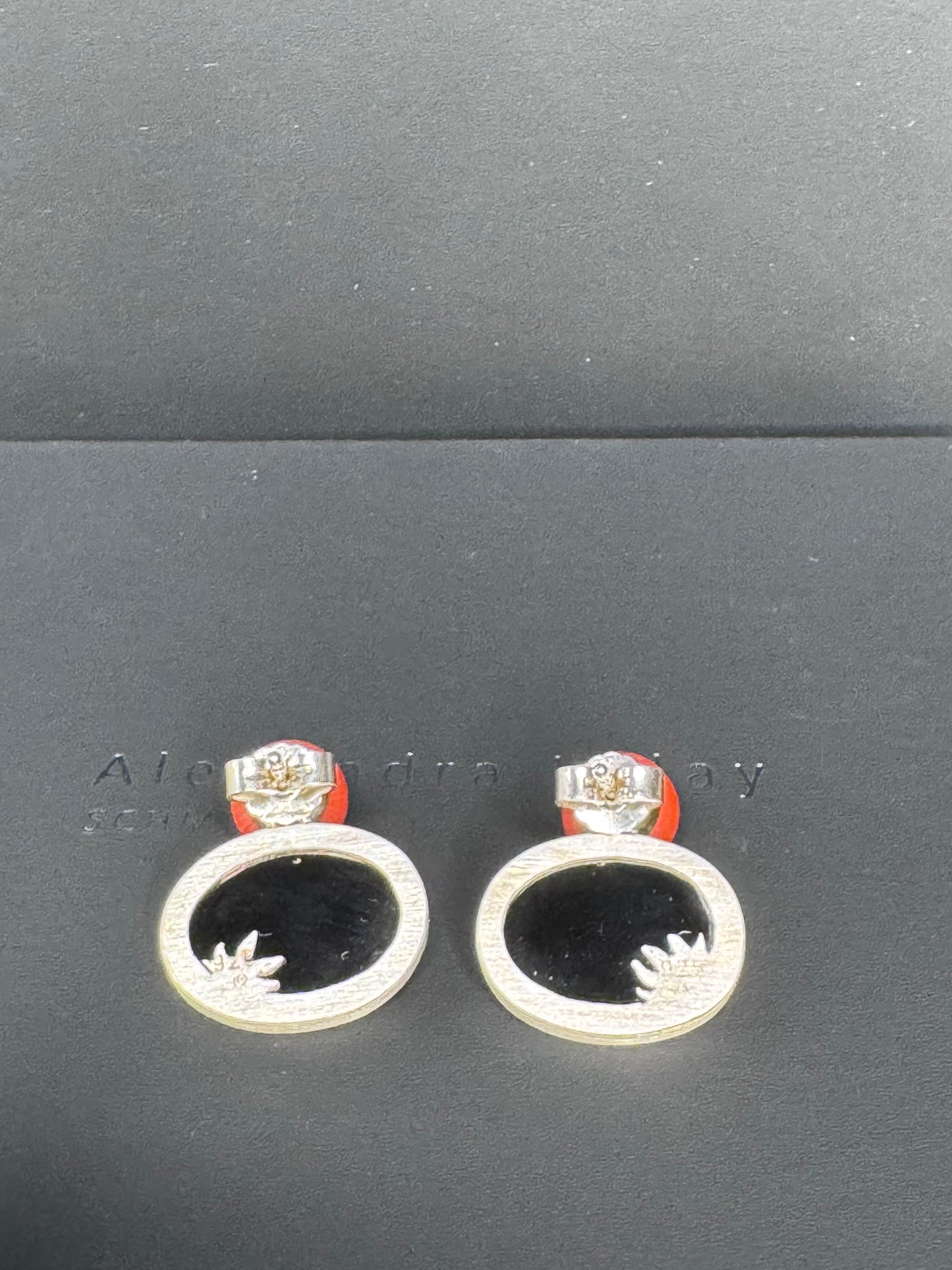 Ohrschmuck mit Koralle und Gemmen