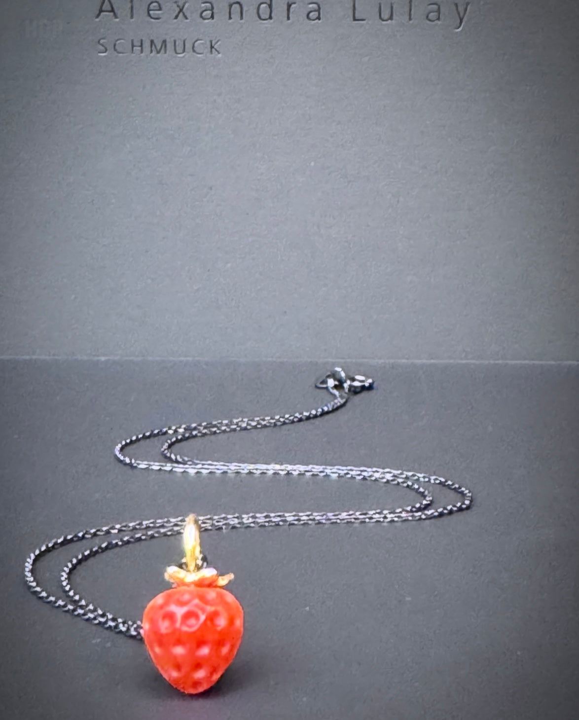 Halsschmuck mit Korallen-Erdbeere