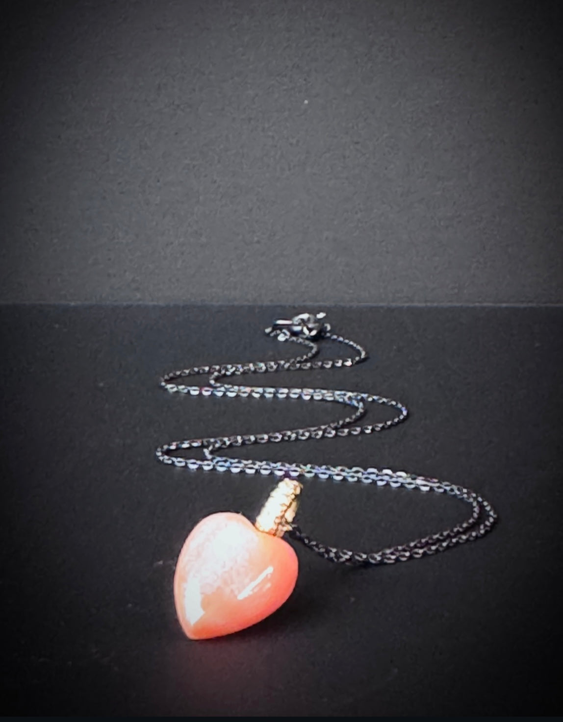 Halsschmuck mit rosa Korallenherz