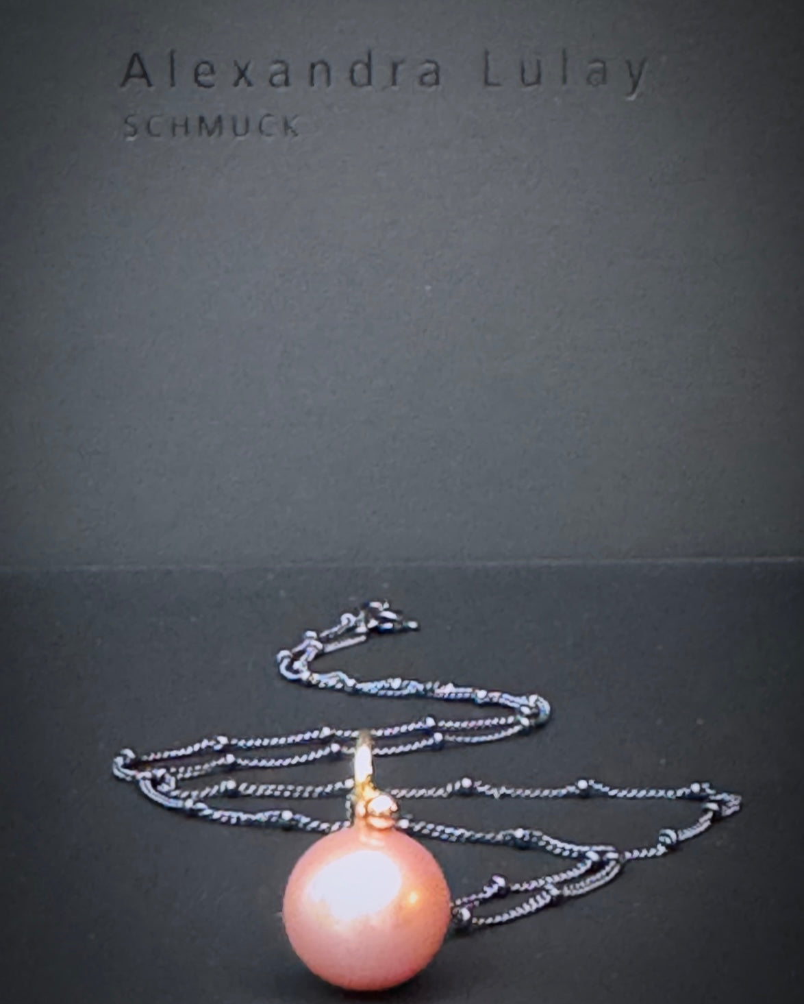 Halsschmuck mit rosa Perle