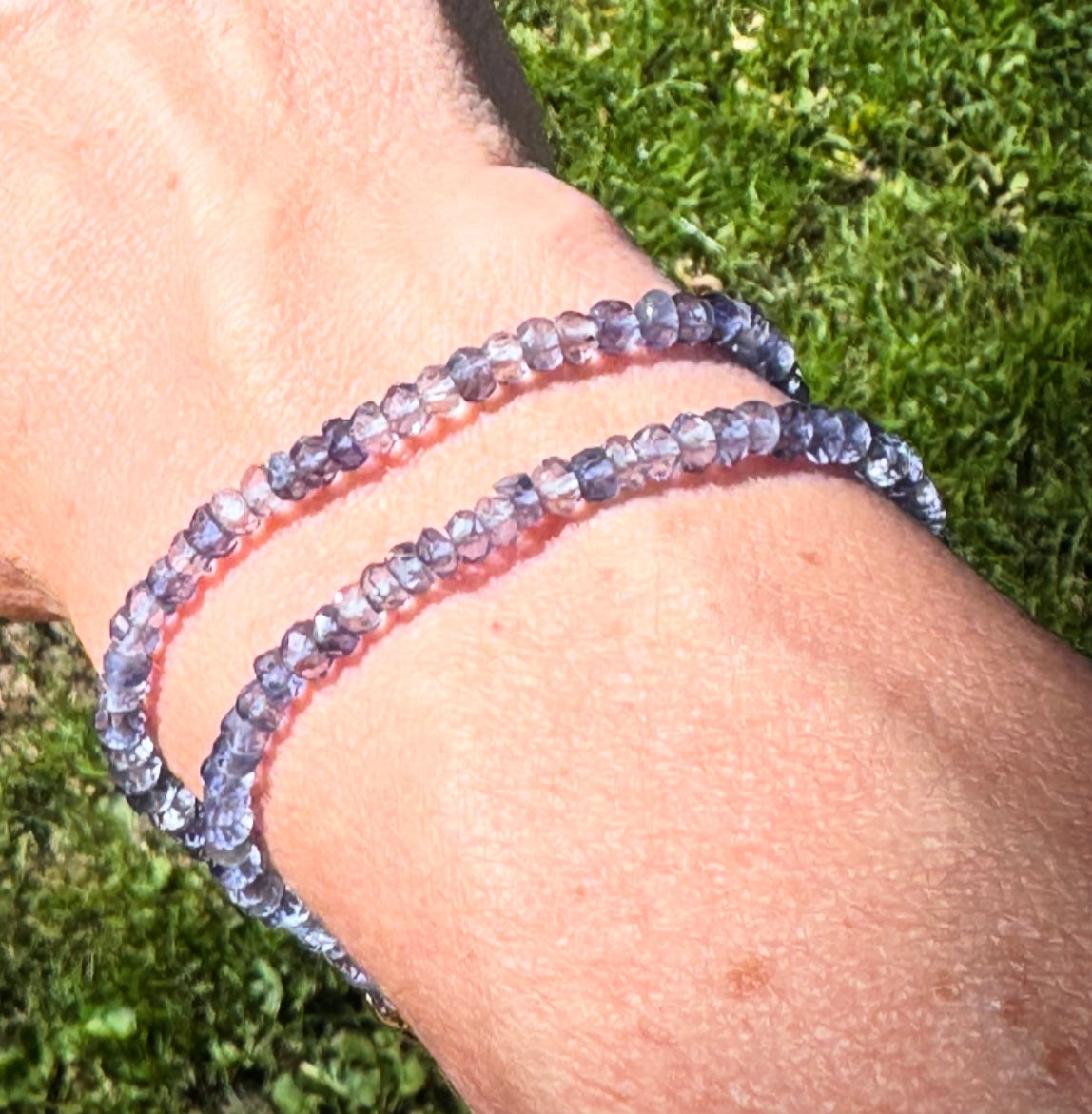 Armschmuck mit Iolith