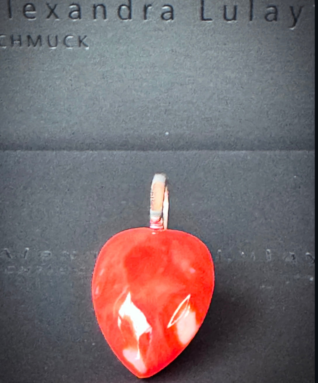 Halsschmuck mit rotem Korallenherz
