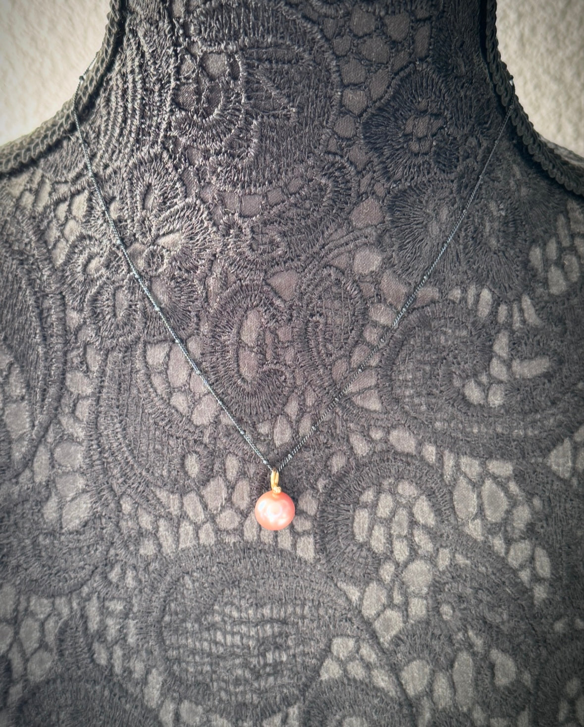 Halsschmuck mit rosa Perle