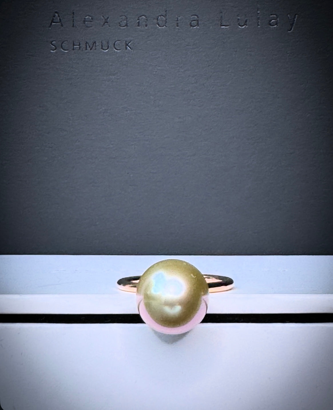 Ring mit hellgrüner Tahitiperle