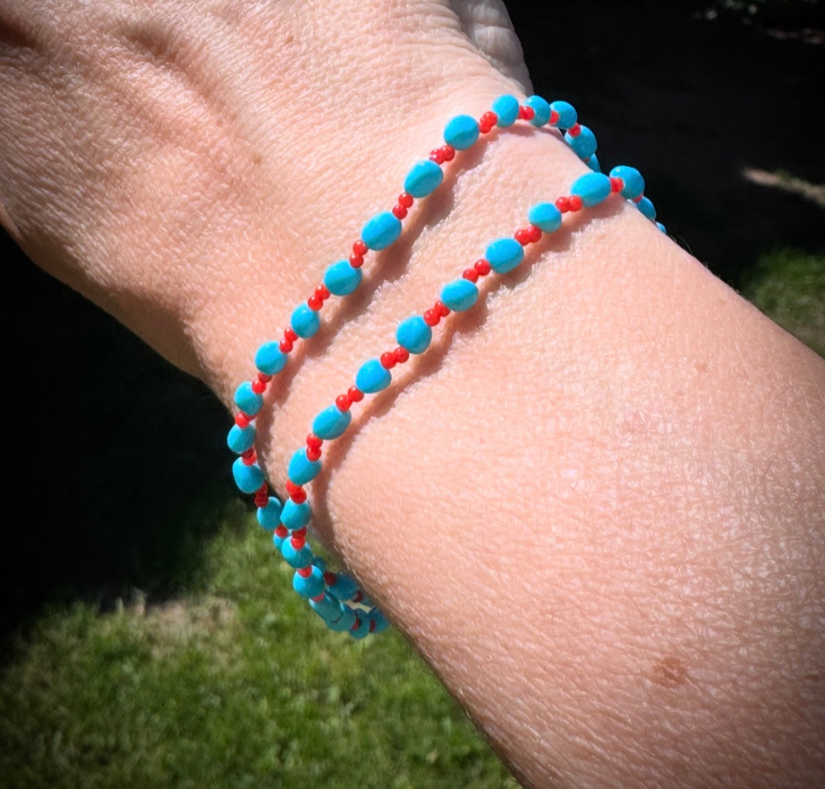 Armschmuck mit Türkis und Koralle