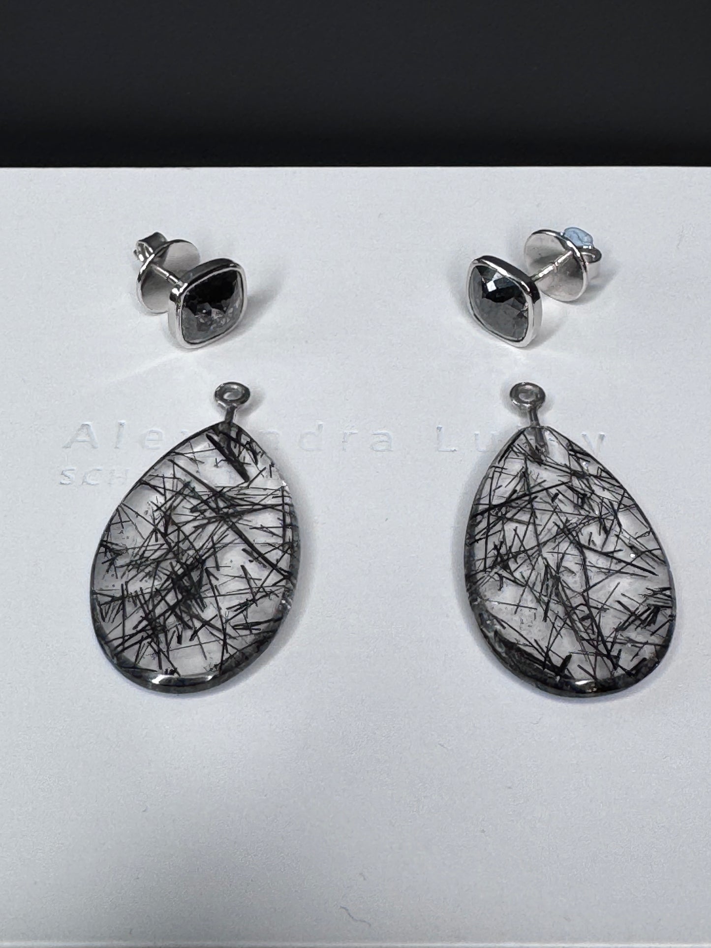 Ohrschmuck mit schwarzen Diamanten und Turmalinquarz