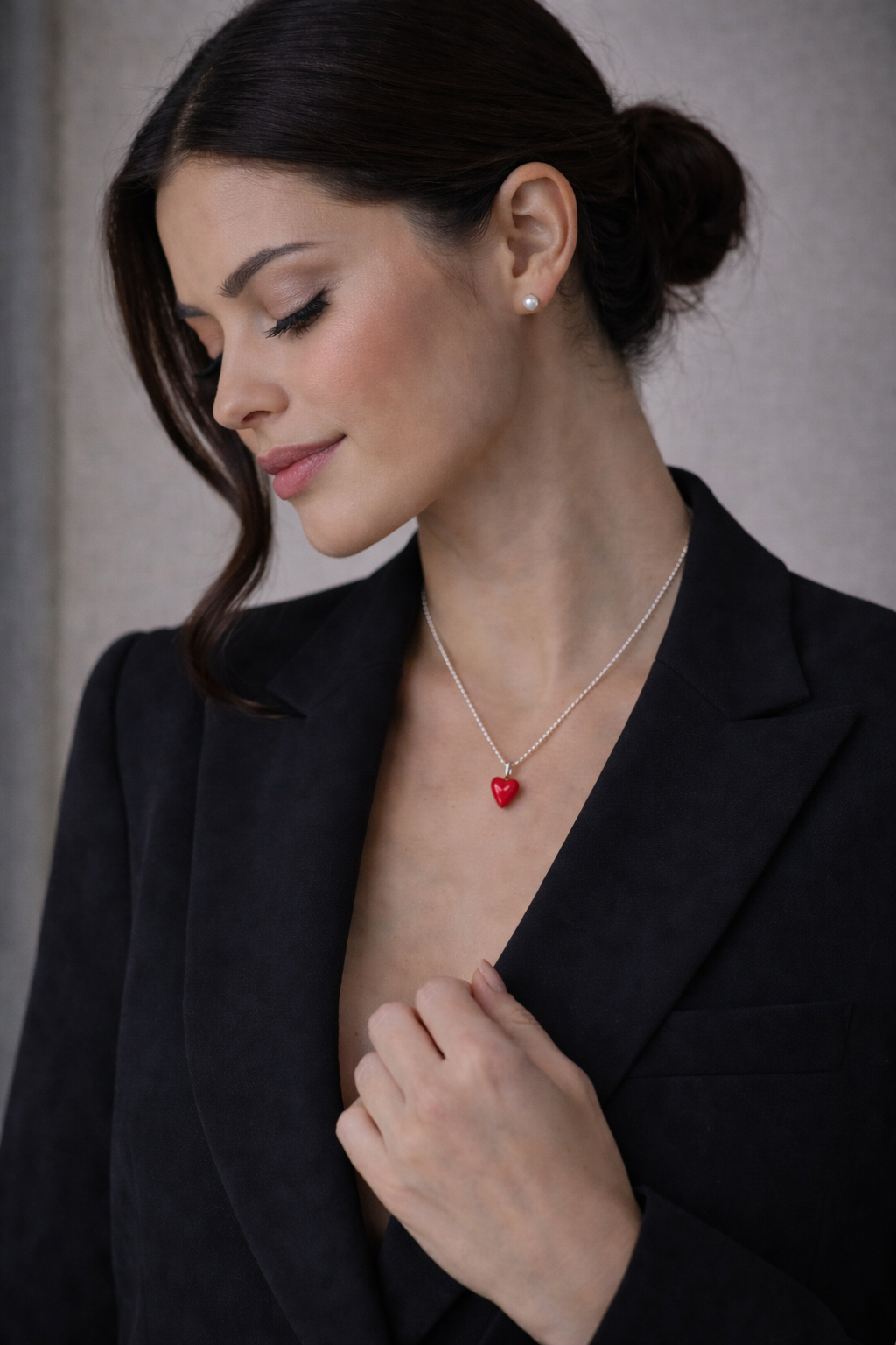 Halsschmuck mit rotem Mini-Korallenherz