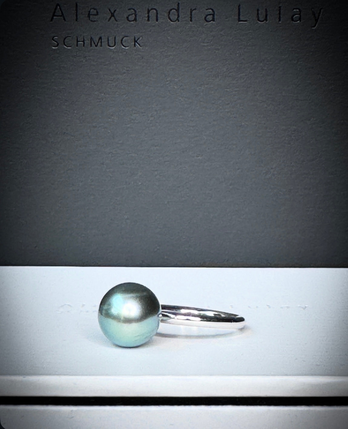 Ring mit dunkelgrüner Tahitiperle