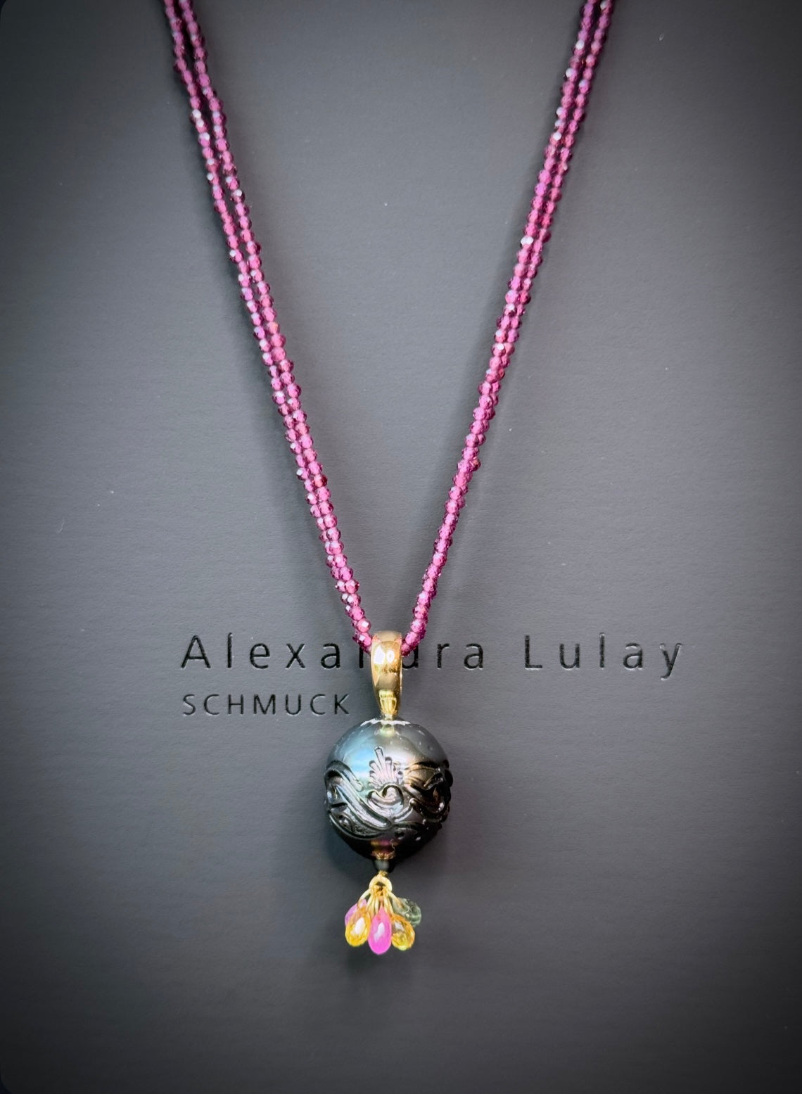 Halsschmuck mit gravierter Tahitiperle