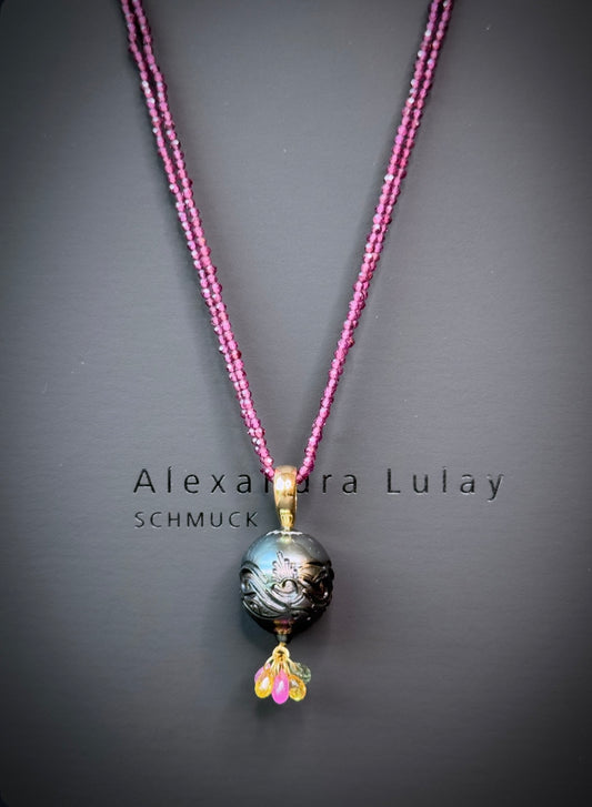 Halsschmuck mit gravierter Tahitiperle