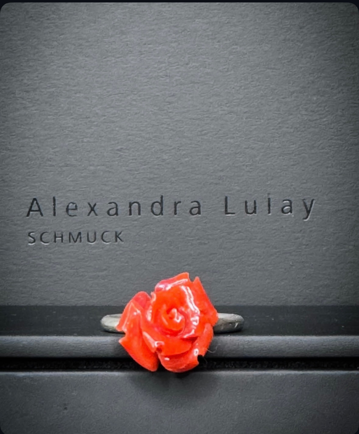 Ring mit roter Korallrose