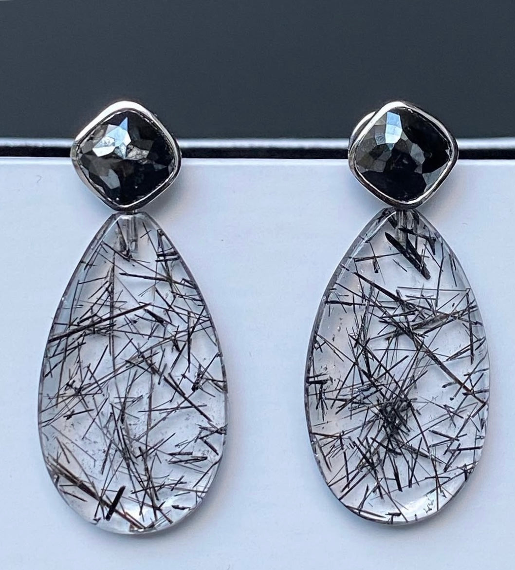 Ohrschmuck mit schwarzen Diamanten und Turmalinquarz