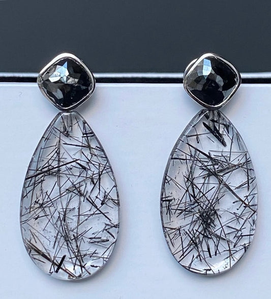 Ohrschmuck mit schwarzen Diamanten und Turmalinquarz