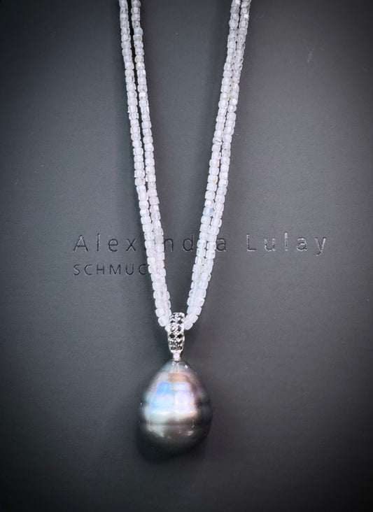 Halsschmuck mit Tahiti-Perlentropfen