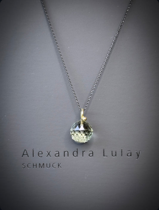 Halsschmuck mit Prasiolith-Kugel