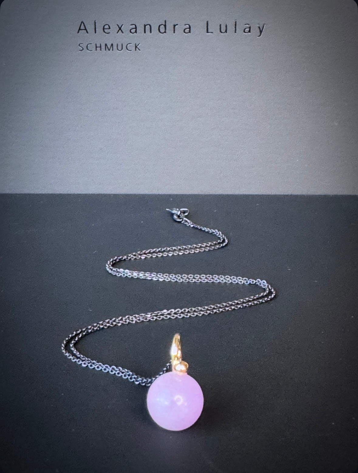 Halsschmuck mit Kunzit-Kugel