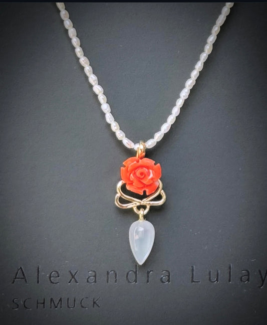Halsschmuck mit Korallrose und Mondstein