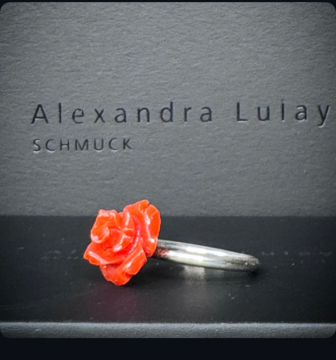 Ring mit roter Korallrose
