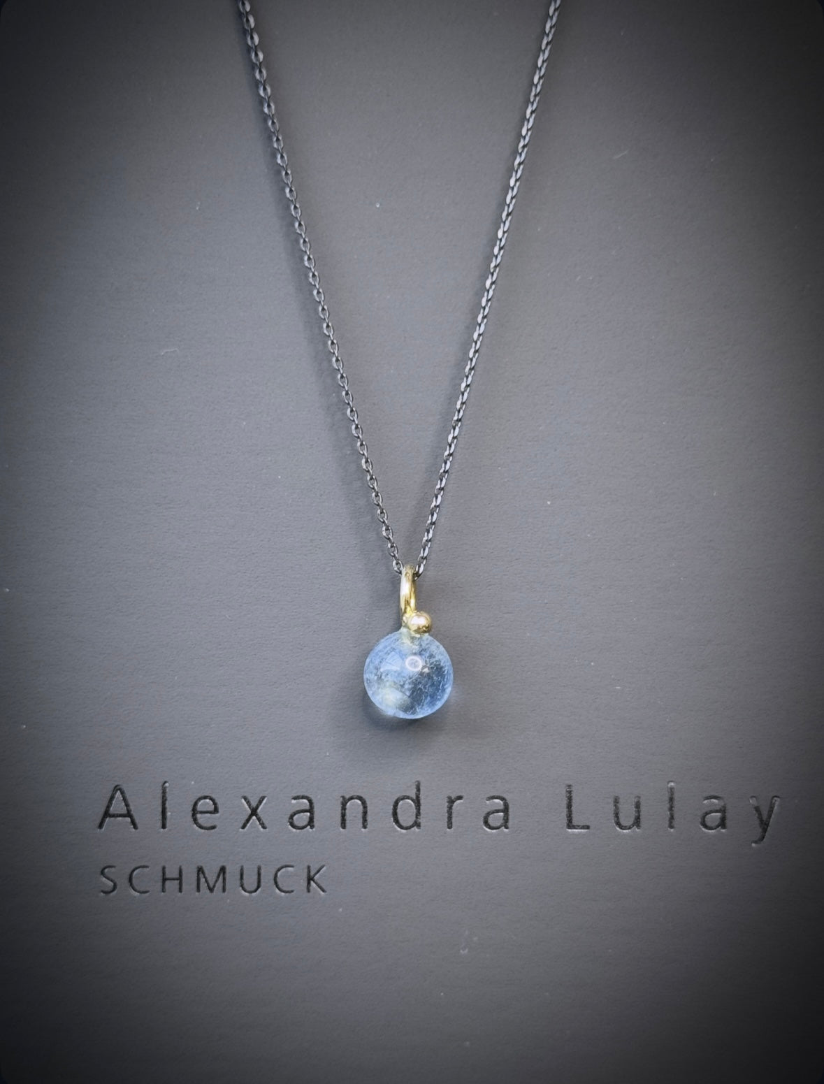 Halsschmuck mit Aquamarin-Kugel
