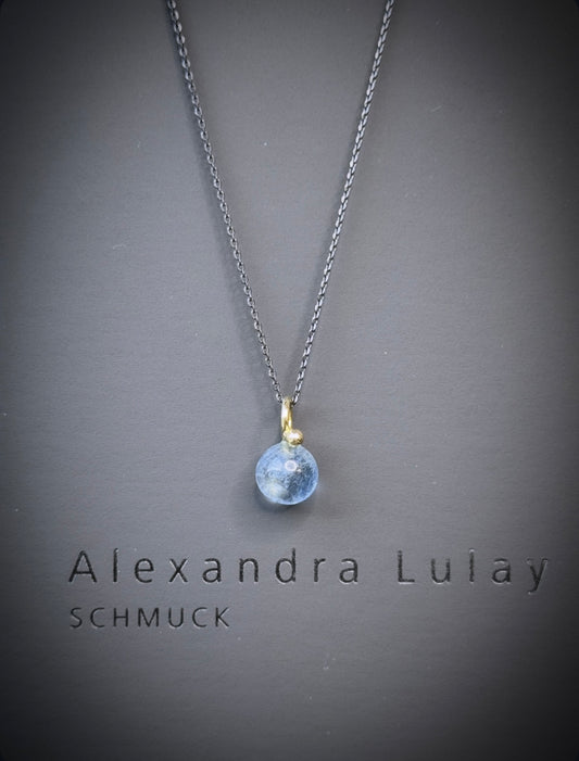 Halsschmuck mit Aquamarin-Kugel