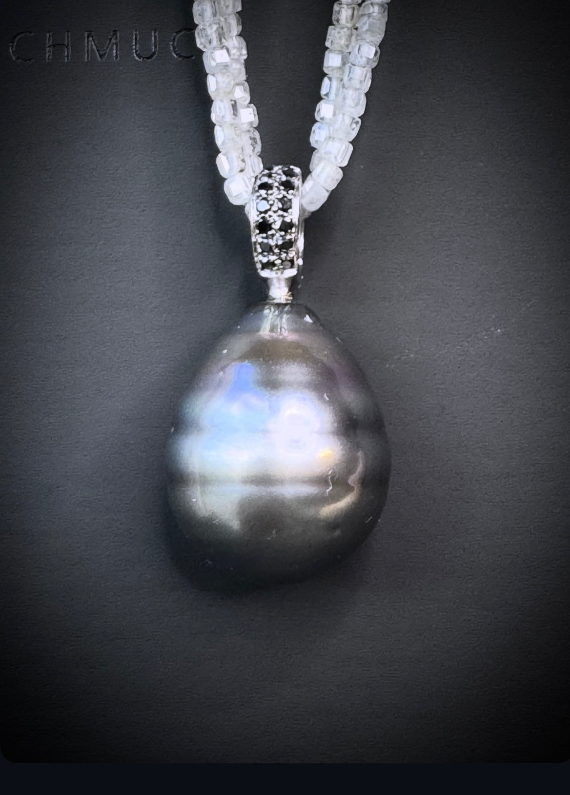 Halsschmuck mit Tahiti-Perlentropfen