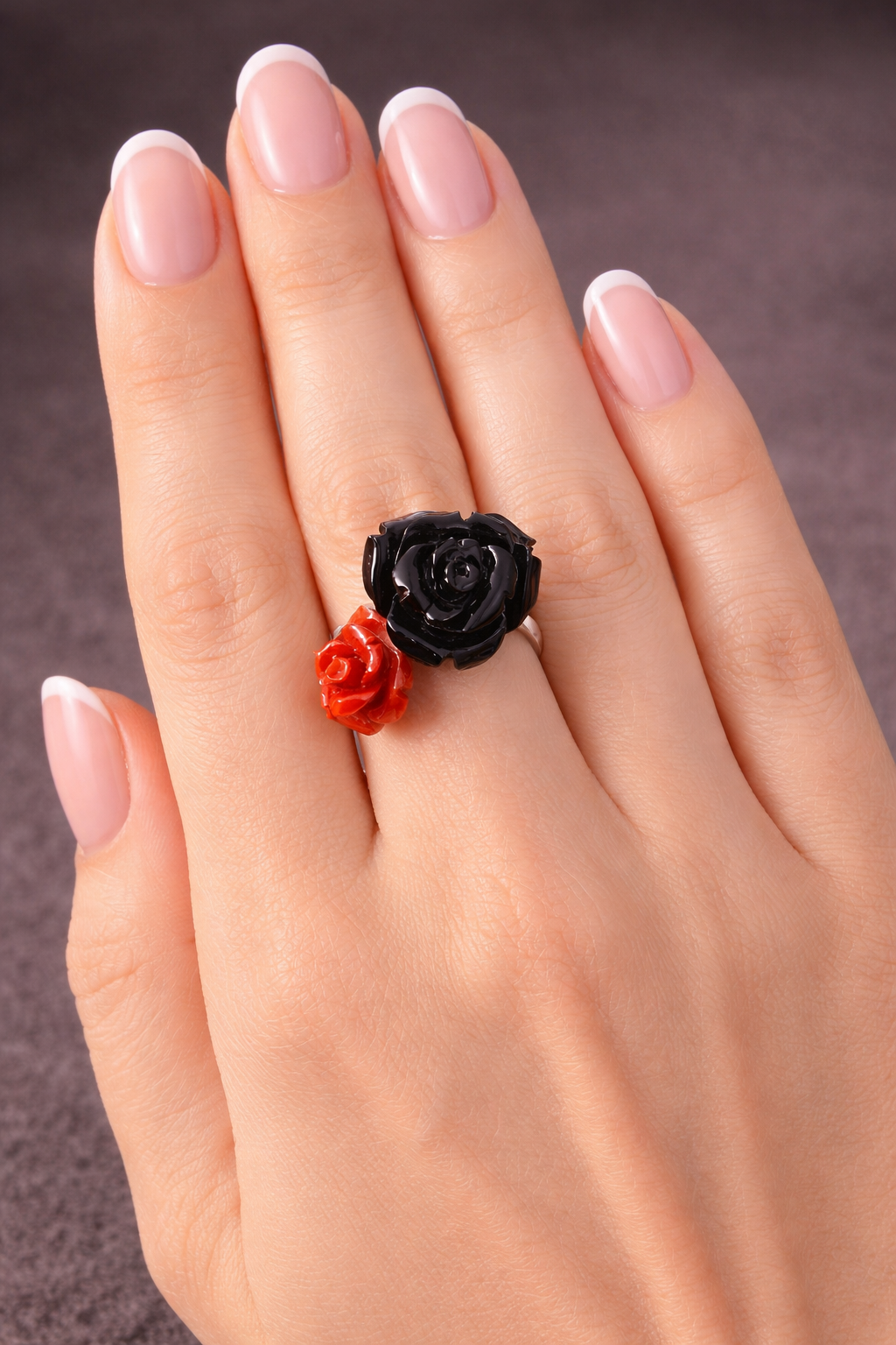 Ring mit roter Korallrose