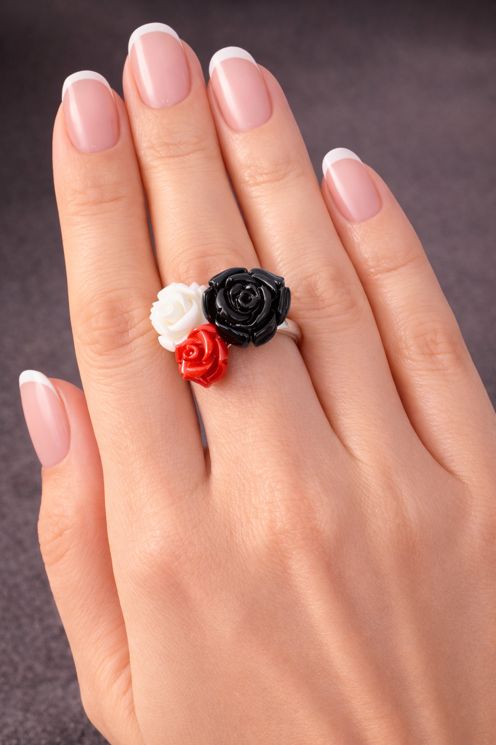Ring mit weißer Korallrose